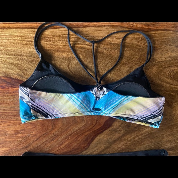 🌊RipCurl🦖SOLD!🦖 Bikini top & bottom size Medium 🌺 - Picture 6 of 13